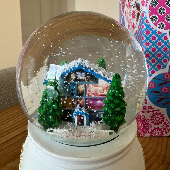 Taylor Swift Lover Snowglobe RARE - Ships same or next day - Picture 2 of 11
